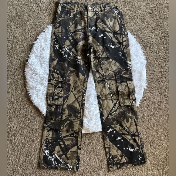 SHEIN Cargo Camo Jeans Womens Size Medium US 6 - Picture 1 of 9